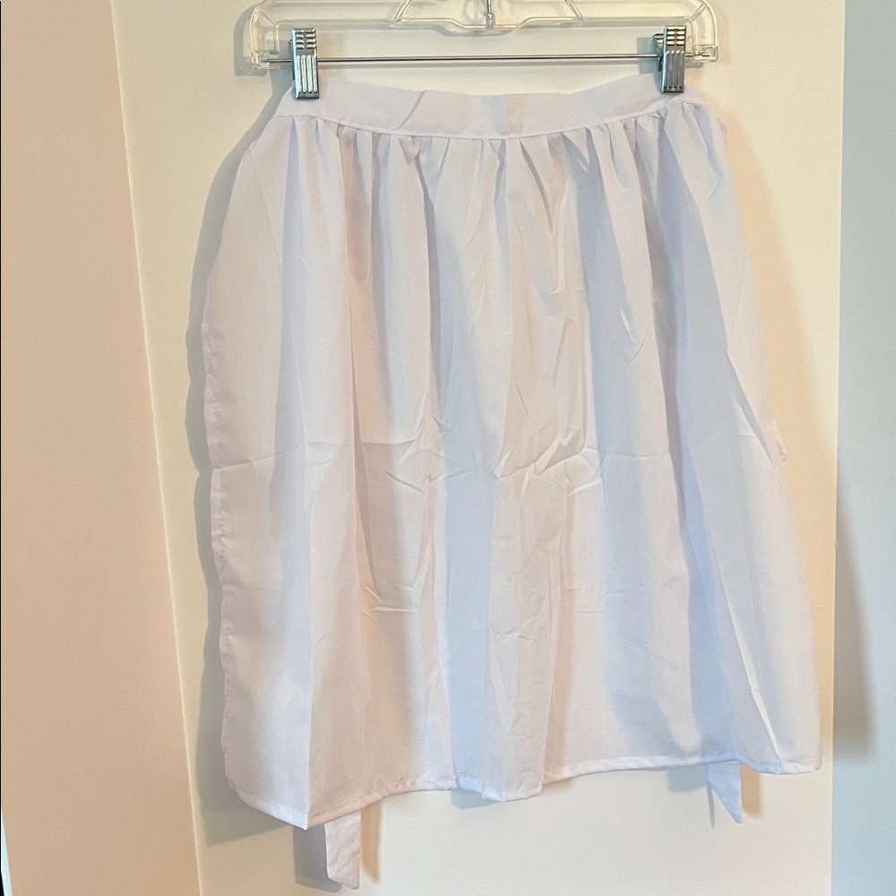 White Women's Gathered Apron sz Large NWOT